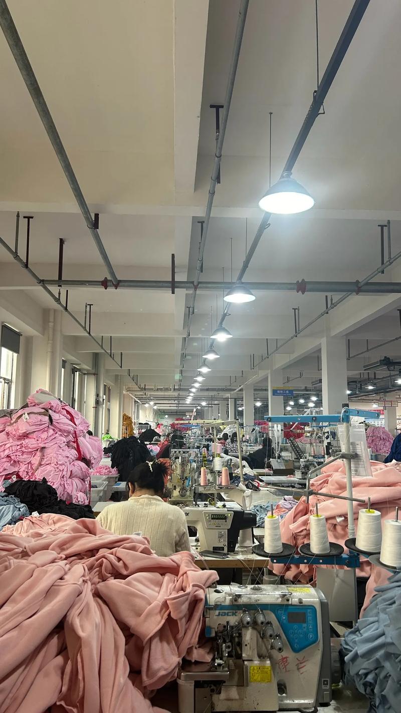 帶你走進服裝廠 #生產(chǎn)車間忙碌的一天 不瞞你說,我想尋求